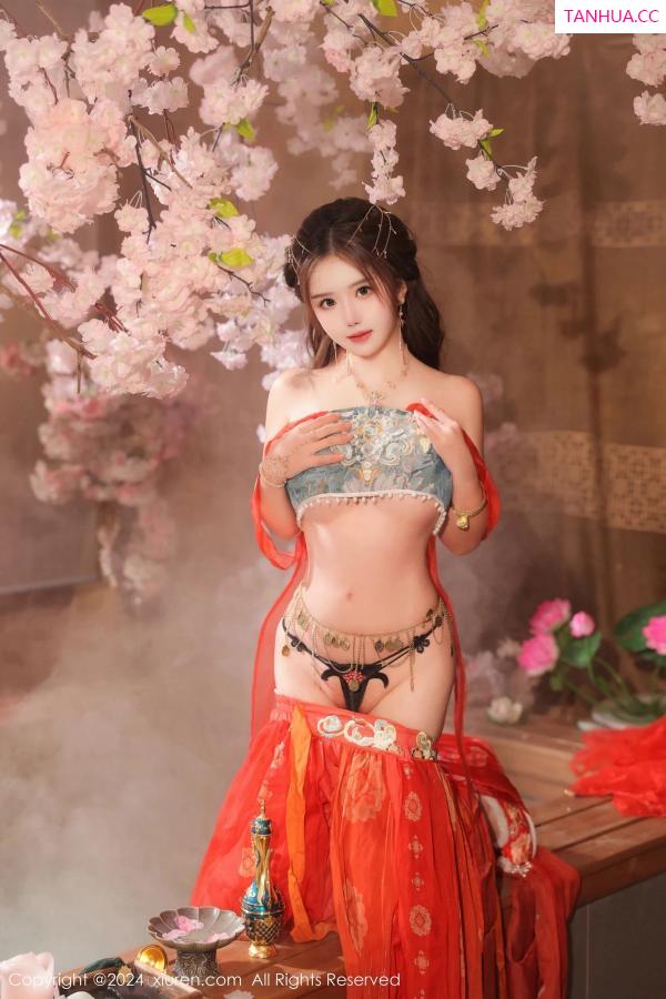   [XiuRen]高清写真图 2024.02.27 No.8146 小薯条nienie 性感美腿第82张图片